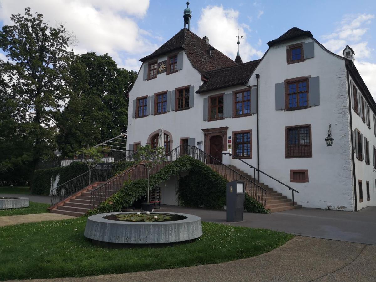 Hotel Im Schlosspark Binningen Ngoại thất bức ảnh