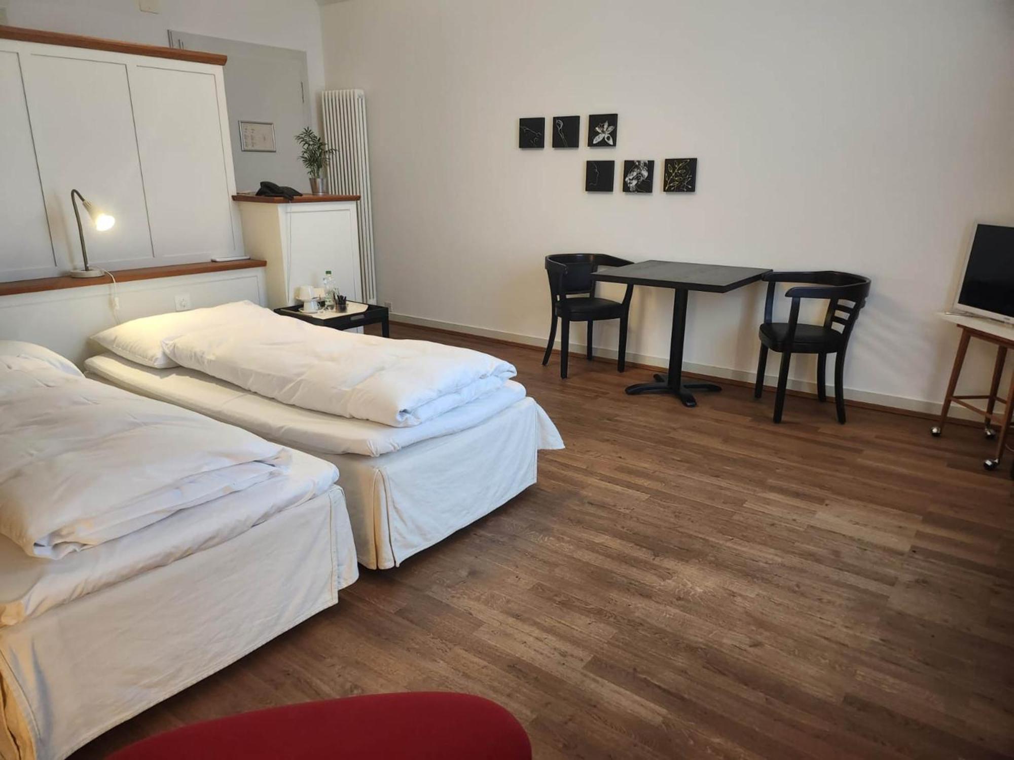 Hotel Im Schlosspark Binningen Ngoại thất bức ảnh