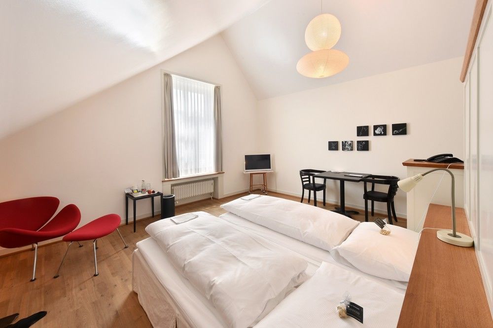Hotel Im Schlosspark Binningen Ngoại thất bức ảnh