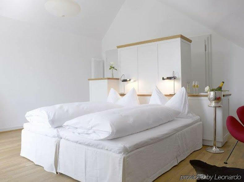 Hotel Im Schlosspark Binningen Ngoại thất bức ảnh